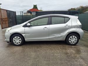 2014 Toyota Aqua 1.5 Hybrid Automatic - Image 4