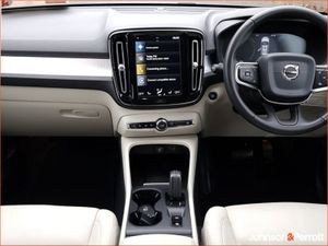 Volvo XC40 D4 190bhp AWD Momentum Auto - Image 2