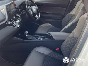 Toyota C-HR 1.8 Petrol HYBRID SOL - Image 4