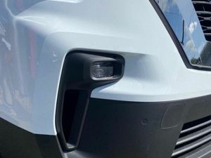 Nissan Primastar 9 speed AUTOMATIC. LWB 150hp Prem - Image 4