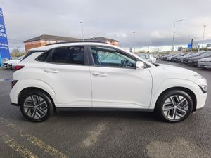 HYUNDAI KONA 64KWH PREMIUM - Image 4