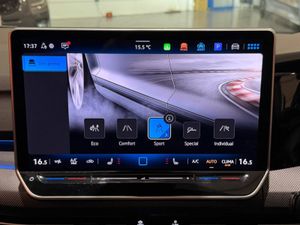 Volkswagen Golf GTI CLUBSPORT TSI DSG - Image 4