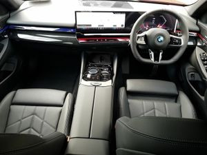 BMW 5-Series M Sport Pro - Image 4