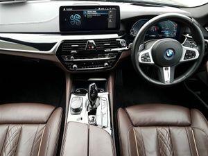 BMW 5-Series 530e M Sport - Image 4