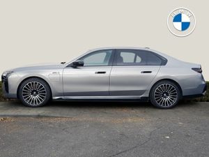 BMW 7-Series M760e - Image 3