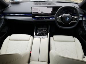 BMW i5 eDrive40 Sport Edition - Image 4