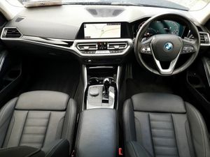 BMW 3-Series 330e Sport Pro - Image 4