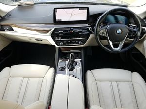 BMW 5-Series 520d xDrive SE - Image 4
