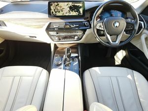BMW 5-Series 520d SE - Image 4
