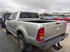 08 Hilux 3.0 d4d Manual Drive home V clean - Image 4