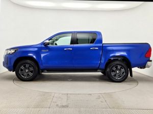 Toyota Hilux D/CAB 2.8 SR5 AUTO - Image 4