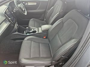 Volvo XC40 D3 150HP Momentum, Textile/Leather Inte - Image 3