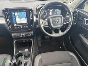 Volvo XC40 D3 150HP Momentum, Textile/Leather Inte - Image 4