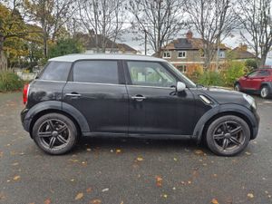 Absolutely Mint Mini Cooper 2011 - Image 2