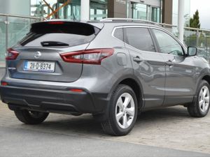 Nissan Qashqai 1.3 PET SE  . LOW MILEAGE - Image 4