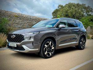 Hyundai Santa Fe 1.6 PHEV 4WD Executive Plus Auto - Image 3