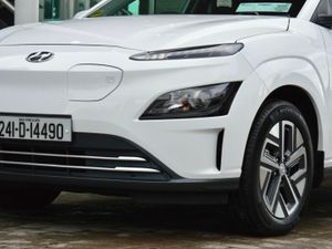 Hyundai KONA Kona EV Executive 39 kWh - Image 3
