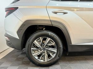 Hyundai Tucson 2WD Executive HEV Auto - Image 4