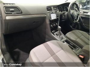 Volkswagen Golf ALLSTAR | AUTOMATIC | PANORAMIC RO - Image 4