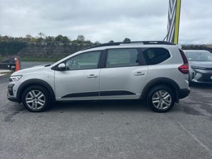 Dacia Jogger TCe 110 Comfort 7S FAMILY - Image 4