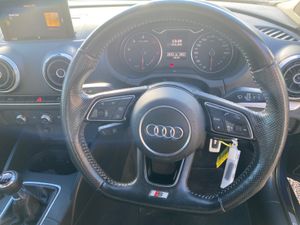 Audi A3 2016 / 2.0 TDI S-LINE - Image 4