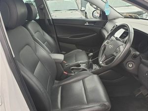 Hyundai Tucson 1.7 D Premium (Leather/Sunroof) - Image 3