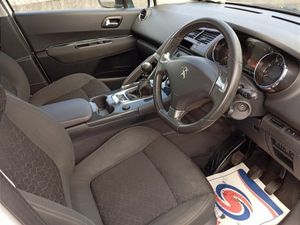 Peugeot 3008 1.6 Hdi 115 bhp Active (FRESH NCT TOD - Image 3