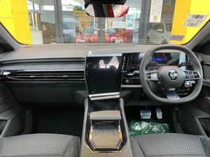 Renault Austral 2025 E-TECH Hybrid 200 Techno Espr - Image 3