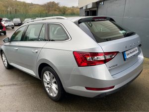 Skoda Superb 2.0 TDI 150HP DSG ESTATE AUTO - Image 4