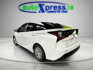 Toyota Prius E, Hybrid, Automatic, Reverse camera - Image 3