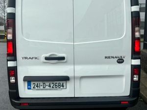 Renault Trafic LOW MILEAGE Business spec - Image 4