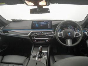 BMW 5-Series 530e M Sport Saloon - Image 4