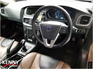 Volvo V40 V40CC D2 SE ED 5DR - Image 2
