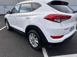 Hyundai Tucson 1.7 CRDI, COMFORT MODEL, SERVICE HI - Image 2