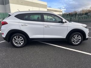 Hyundai Tucson 1.7 CRDI, COMFORT MODEL, SERVICE HI - Image 3