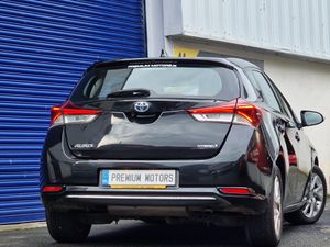 Toyota Auris Luna Automatic Hybrid AA Approved - Image 3