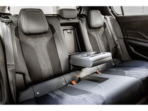 Peugeot 308 E-GT 54kWh 155HP - Image 4