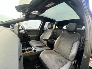 Volkswagen ID.5 PRO FAMILY 77KWH // VERY LOW MILEA - Image 2