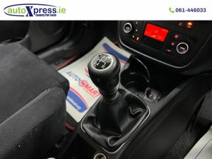 Fiat Punto 1.4 Easy 3-Door Hatchback - Image 4