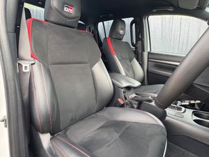 Toyota Hilux GR Sport 2.4 Automatic 2024 - Image 3