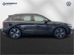 Volkswagen Touareg Diesel Estate Black Edition - Image 4