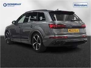 Audi Q7 Diesel Estate Black Edition - Image 3