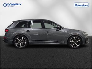 Audi Q7 Diesel Estate Black Edition - Image 4
