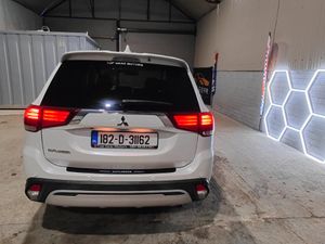 182 Mitsubishi Outlander 7 Seater-Petrol - Image 4