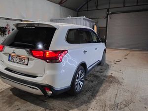 182 Mitsubishi Outlander 7 Seater-Petrol - Image 3