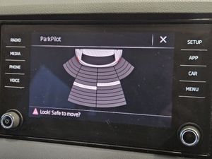 19 SKODA KAROQ AMBITION AUTOMATIC DIESEL - Image 4