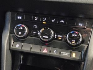 19 SKODA KAROQ AMBITION AUTOMATIC DIESEL - Image 2