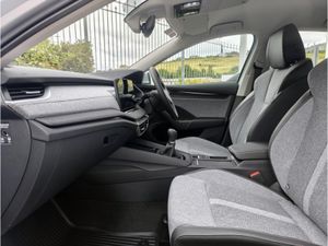 Skoda Octavia COMBI SELECTION PLUS+ 2.0 TDI 115HP- - Image 4