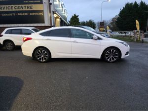 Hyundai i40 SALON EXECUTIVE 4DR - Image 2