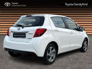 Toyota Yaris HYBRID LUXURY // REAR CAMERA // BLUET - Image 2